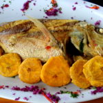 comida dominicana, pescado frito con tostones, yummy, fish, pescado frito,