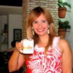 Laura Caminero tomando cafe, foodie, foodie and traveler, coffee, cafe, mujer hermosa tomando cafe