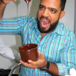 Manuel Mendez, Guia AYB, foodie, preparando chocolate