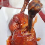 muslo de pollo glaseado con salsa bbq