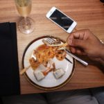 foodie-influencer-redes-sociales-iphone