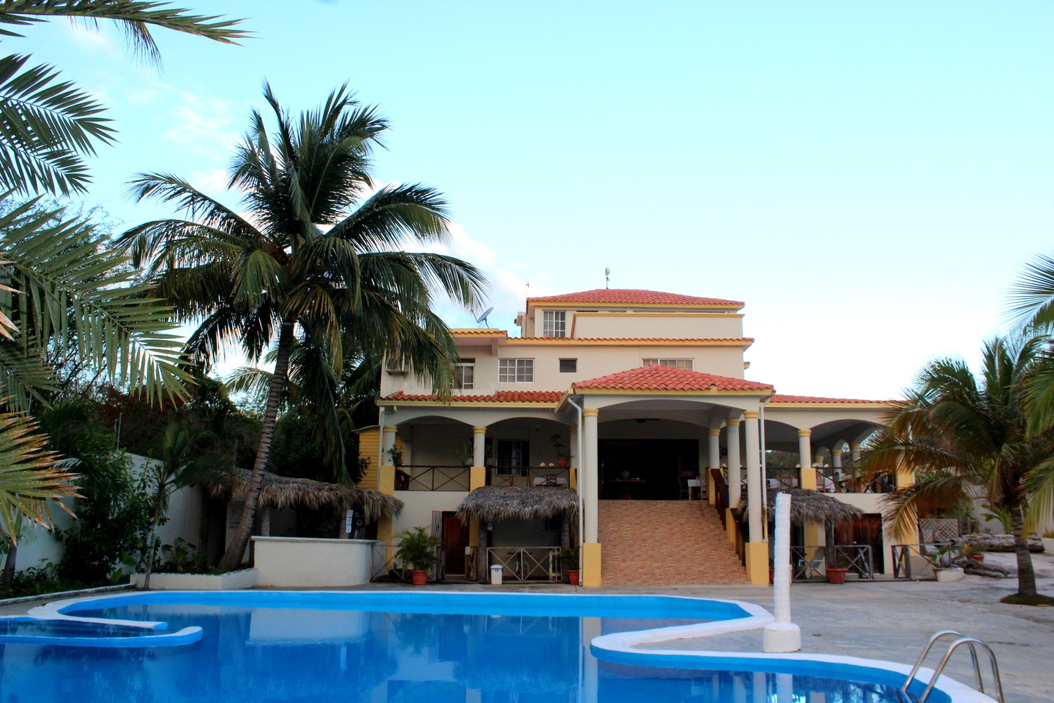 “Hotel La Saladilla Beach Club”, una oferta hetero-friendly en Barahona