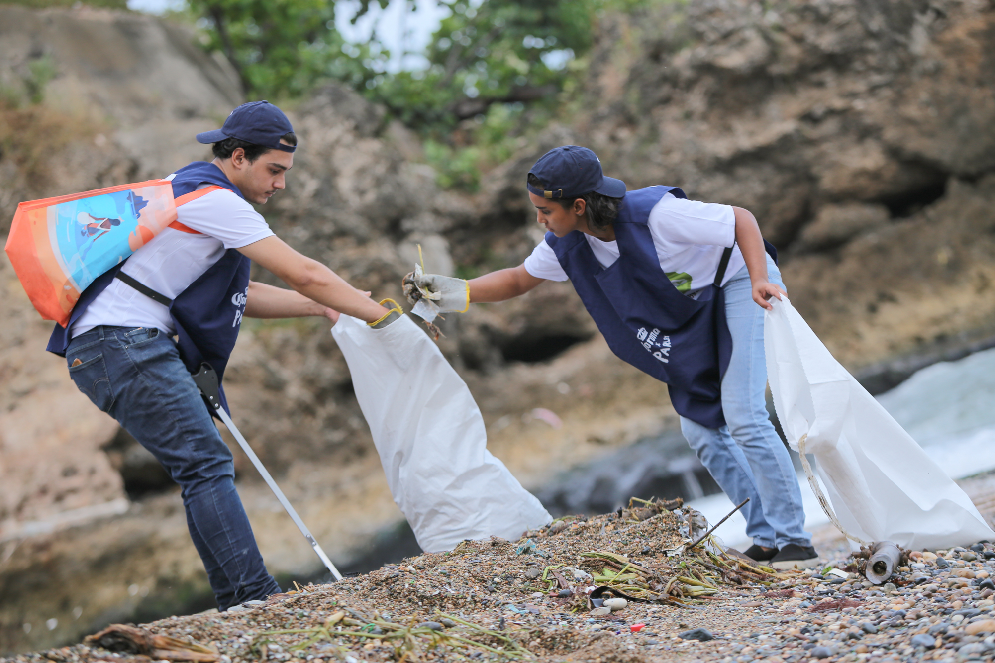 Corona celebra el Día Internacional de Limpieza de Playas con jornada en playa Fuerte San Gil