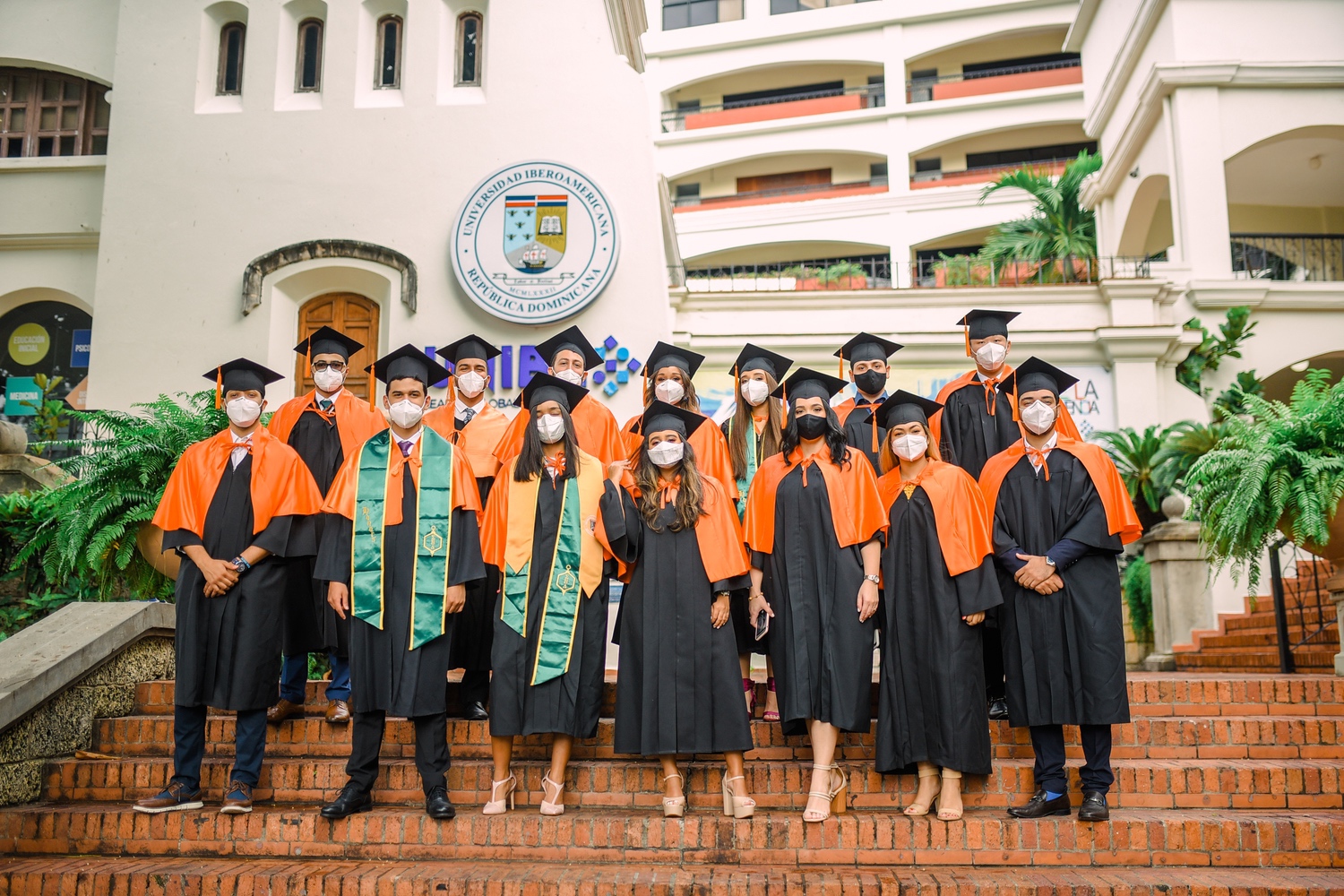Unibe gradúa  419 nuevos profesionales en su quinquagésima graduación  ordinaria