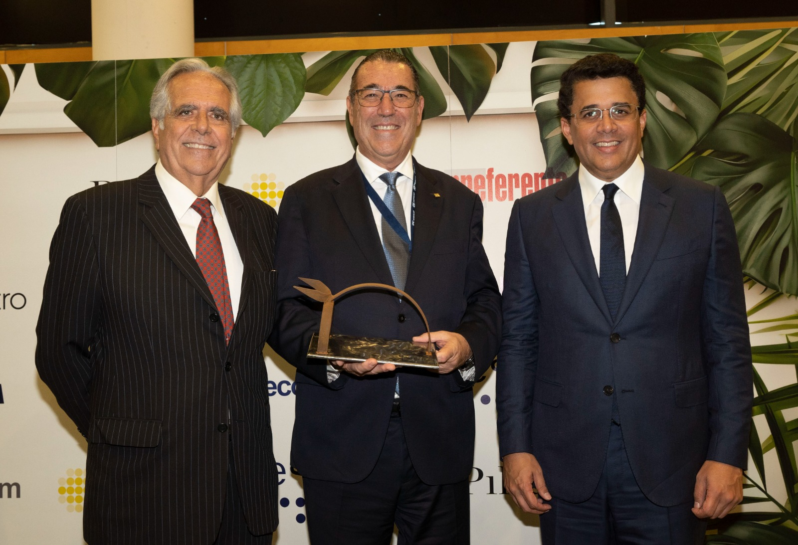 Grupo Preferente reconoce a Juan Manuel Martín de Oliva en la FITUR