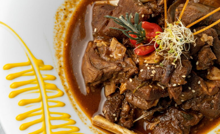 Restaurante La Chivería presenta su irresistible menú navideño para empresas y grupos