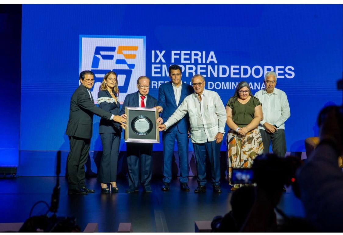 Feria Emprendedores y Universidades reconocen a Pepín Corripio, Frank Rainieri y Ligia Bonetti por sus aportes al desarrollo nacional
