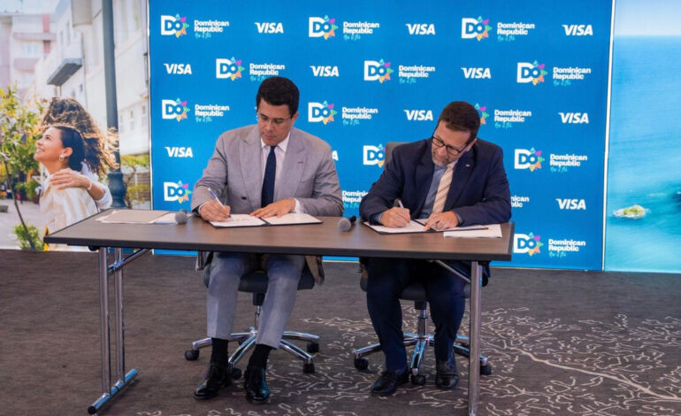 Ministro de Turismo David Collado firma acuerdo con Visa Internacional para fortalecer la promoción turística de RD