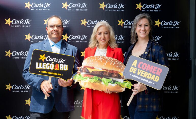 Carl’s Jr. estrena en Santo Domingo su menú de hamburguesas a la parrilla preparadas en el acto